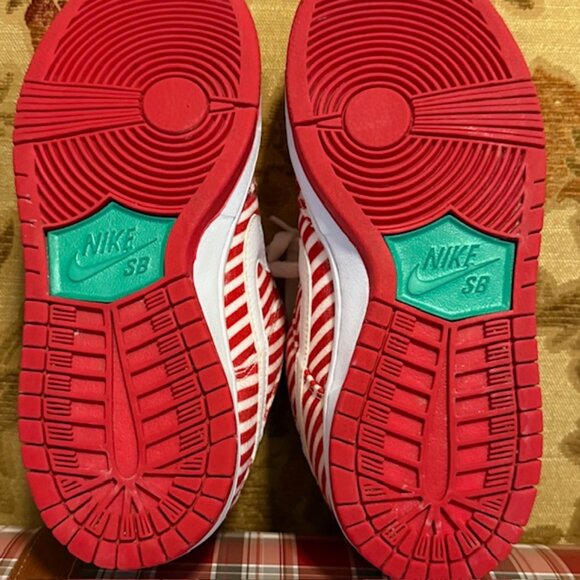 Nike SB Dunk Low Candy Cane Striped Tennis Shoe - Picture 9 of 16
